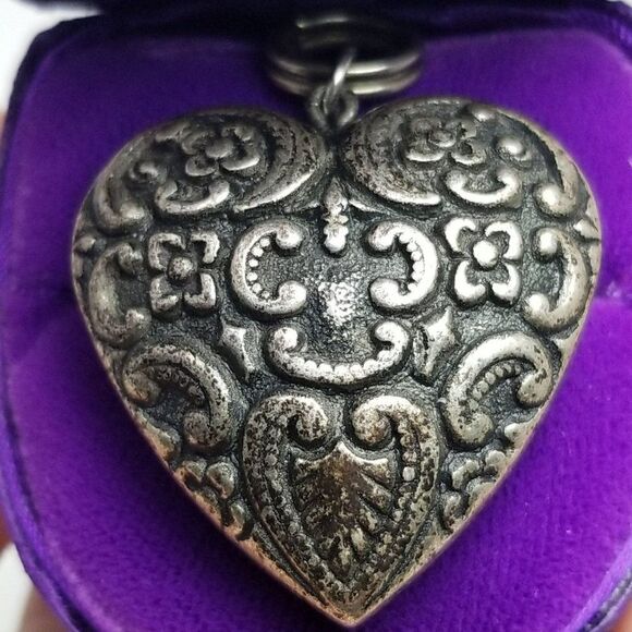 Vintage Floral Patter Silver Tone Heart Shape Pendant, Estate - Picture 2 of 6